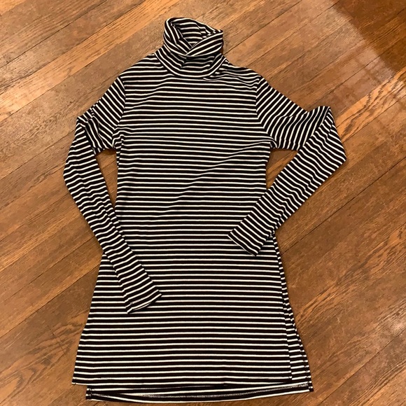 Ultra Flirt Tops - Super Cute Stretchy Tunic - Large - Black and White